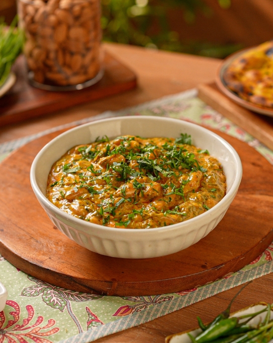 Badam-and-Hari-Lehsun-ki-Sabzi